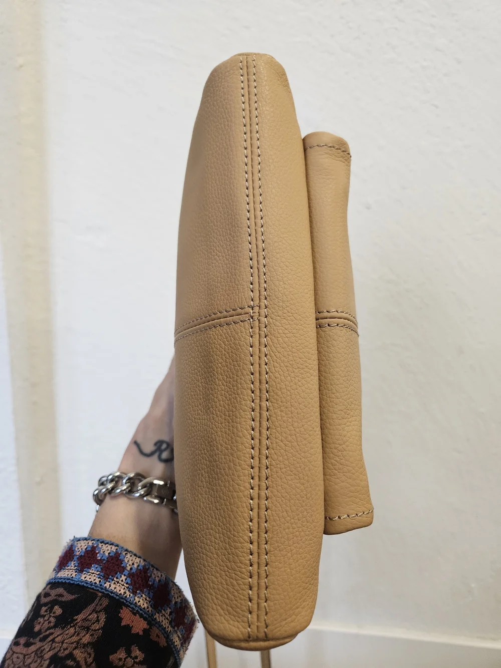 Vintage Tignanello Pebbled Leather Multi-Compartment Organizer Crossbody Bag